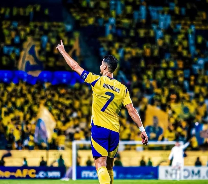 AC米兰发布备战花絮；赛前远射贴柱；亚冠任务艰巨；团队化学反应显著(曼纳里ac米兰足球俱乐部)