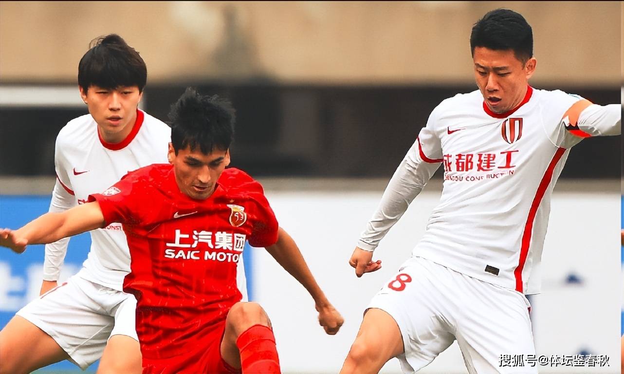 法甲转会期再迎强敌；成都蓉城再遭质疑；主帅态度——管理层满意；更衣室氛围转暖的简单介绍