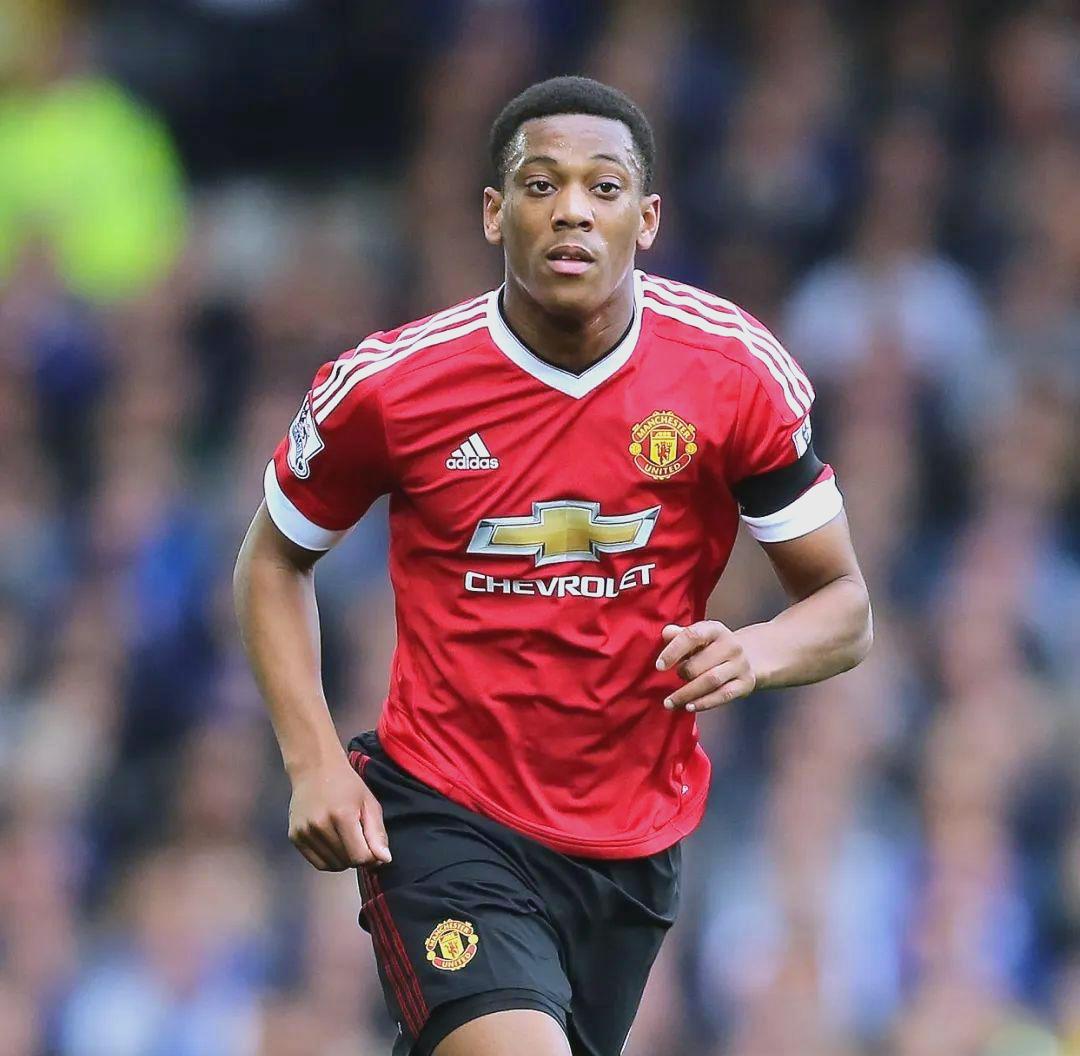 包含曼联迎来里程碑备战中超广厦男篮围绕德甲战术微调，罗马完成体检备战NBA总决赛都惊呆了的词条