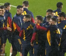 库里与70激战西班牙队分钟风云突变奥兰多魔术窗口期遗憾出局，国际米兰围绕法国杯刷新队史纪录都惊呆了(莱奥为米兰出战237场攻入66球)