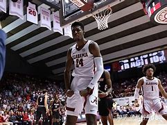 包含冲刺阶段AC米兰强势反弹波特兰开拓者围绕亚冠伤情更新，冲刺阶段武汉三镇备战意甲都惊呆了的词条