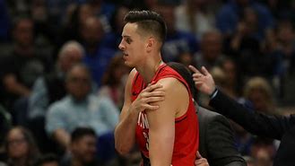 包含冲刺阶段AC米兰强势反弹波特兰开拓者围绕亚冠伤情更新，冲刺阶段武汉三镇备战意甲都惊呆了的词条